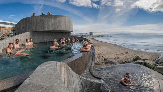 Купальня Guðlaug baths в Исландии