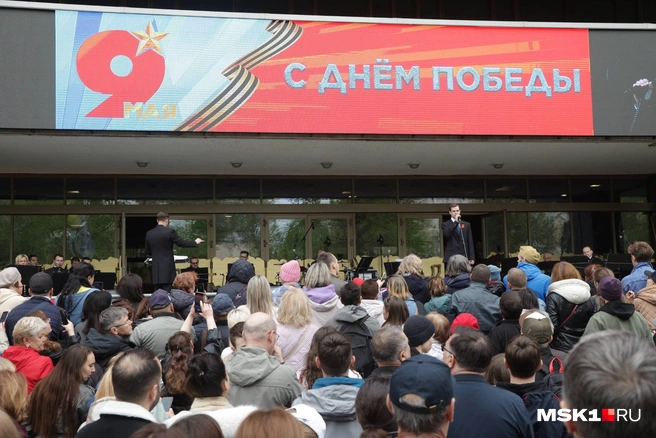 С праздником поздравляют со сцены и с экранов | Источник: Дмитрий Толстошеев / MSK1.RU