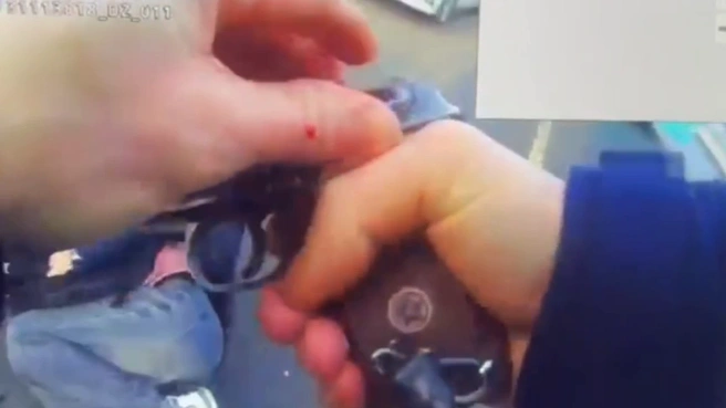 Житель Пушкина на каршеринге через два региона удирал от полицейских пуль. Он был не один | Источник: пресс-служба ГУ МВД России по Санкт-Петербургу и Ленинградской области