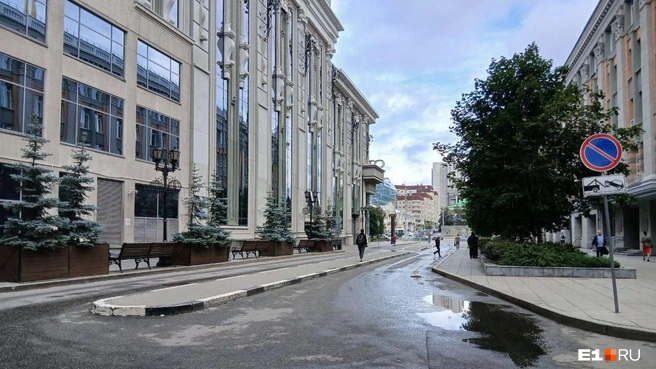 В Екатеринбурге отремонтируют переулок между мэрией и «Пассажем» | Источник: Роман Марьяненко / E1.RU