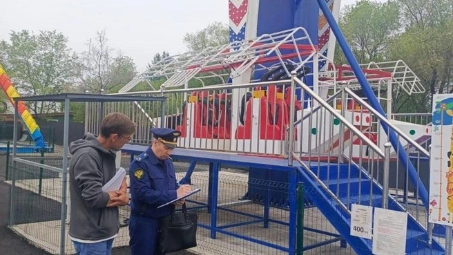 Из-за аварии люди оказались заблокированы в пассажирских модулях аттракциона, подтвердили в прокуратуре | Источник: прокуратура Челябинской области