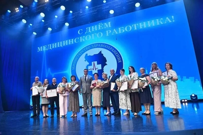 25 омских медиков награждены за работу
