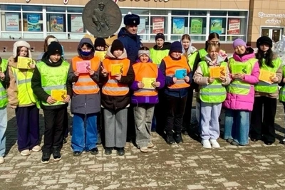 Магаданские полицейские и юные инспекторы провели акцию «Переходи на зеленый»