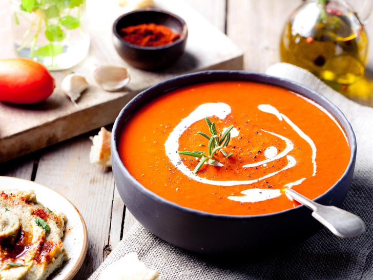 Томатно-сливочный суп с сырными гренками: сытный рецепт от Гордона Рамзи, который сразит вас наповал