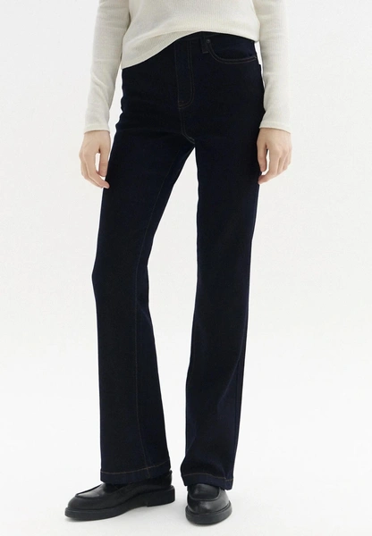 База на всю зиму: лучшие свитера, водолазки, брюки и джинсы