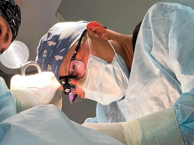 Фармакологи пока не создали еще чудо-лекарство для легкого похудения, и порой эксперименты с внешностью заканчиваются на операционном столе | Источник: dr_zvarich / T.me