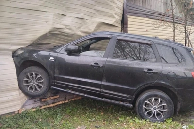 Пьяный водитель в Таре проломил стену дома