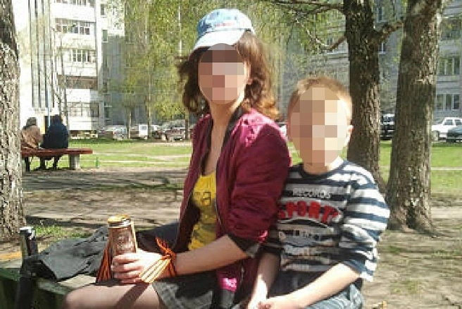 Марина с сыном. Мальчика воспитывала бабушка | Источник: герой публикации / «Одноклассники»