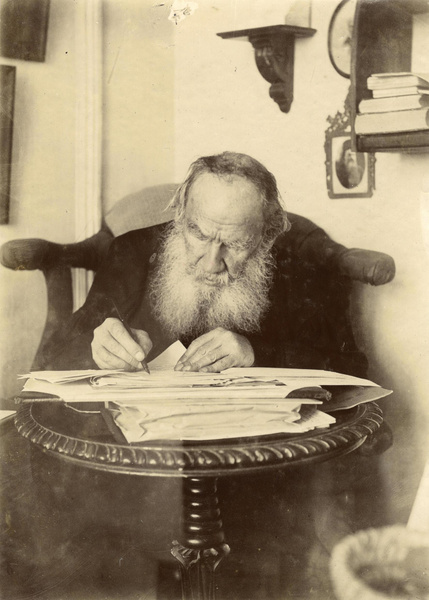 «Хочется пострадать»: 15 записей из дневников Толстого, которые подойдут под настроение каждого дня