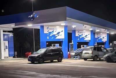 В уральском поселке водителям на заправках выдают талоны