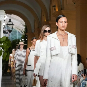 Ода жизни и легкости: как прошел круизный показ Chanel в Сингапуре