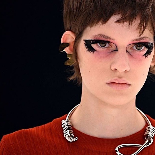 Aliencore: самый необычный бьюти-тренд в макияже, который мы будем носить в 2022