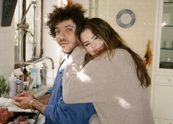 Селена Гомес и Бенни Бланко «расстались» — в песне Call Me When You Break Up при участии Грэйси Абрамс