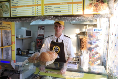 Рост зарплат в мурманском общепите на 10%: лидеры по доходам