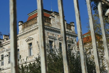 Как в XIX веке заботились о ментальном здоровье: экскурсия по психиатрическим лечебницам