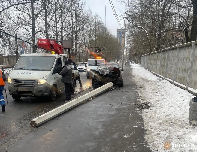 «Фокус» с фонарем. Ford уронил столб на Цимбалина | Источник: «Фонтанка.ру»