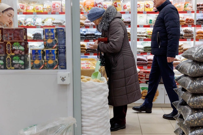 Цены растут, а доходы выше становятся далеко не у всех. Многим постоянно приходится чем-то экономить, чтобы хватало хотя бы на еду  | Источник: Ирина Шарова / 72.RU 