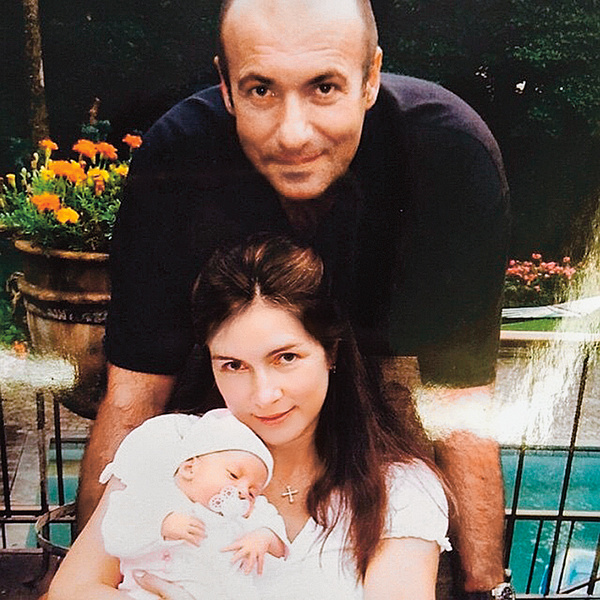 С женой и маленькой Сашей. 2003 год.