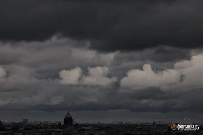 «Лотар» несет непогоду. Петербургу ещё повезло | Источник: Михаил Огнев / «Фонтанка.ру»