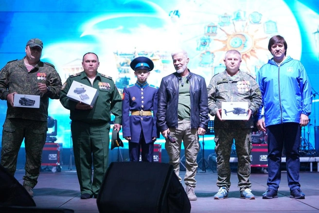 Максим Афанасьев старался сделать памятный снимок на концертах и праздничных площадках  | Источник: Максим Афанасьев / Telegram