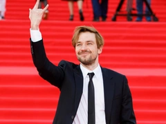 «Кольца не было, веточку срезал»: Петров вспомнил, как сделал предложение жене