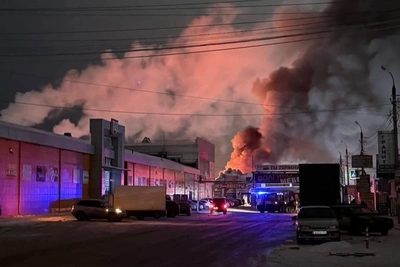 Major fire destroys five pavilions at Volgograd construction market