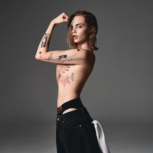Кара Делевинь позирует топлесс для Calvin Klein