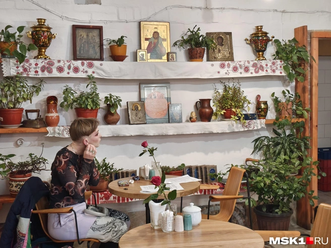 В трапезной на Преображенском валу часто обедает молодежь. Листайте галерею | Источник: Серафима Путиева / MSK1.RU