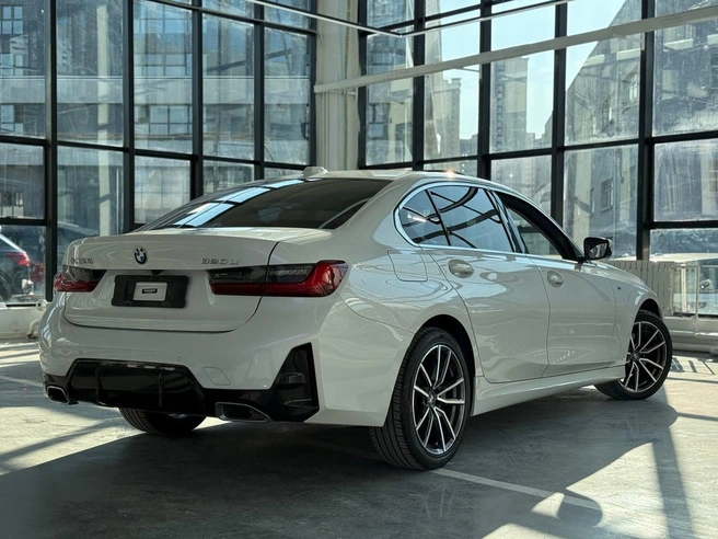 BMW 320Li: 2023 год, задний привод и двухлитровый турбодвигатель мощностью 156&nbsp;л.&nbsp;с., пробег 23&nbsp;000&nbsp;км&nbsp;— цена под ключ от 3&nbsp;230&nbsp;000 рублей | Источник: CarexKorea