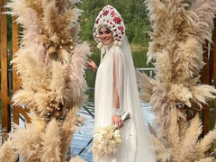 Звезда «Триггера» Ангелина Стречина вышла замуж в кокошнике и с танцами под баян