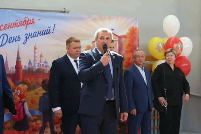 Иван Носков обратился с поздравлениями к педагогам, ученикам и их родителям | Источник: Администрация городского округа Самара