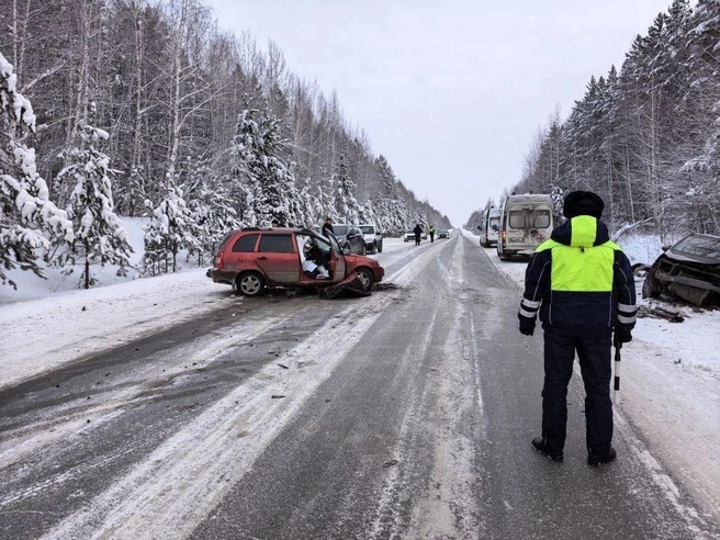 Водитель и пассажирка Opel Meriva выжили в результате столкновения. | Источник: УГИБДД по Свердловской области