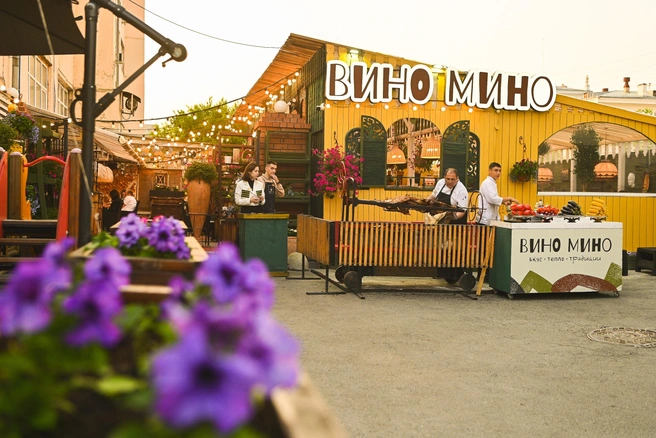 Попробовать барашка можно в самом центре города | Источник: Максим Воробьев