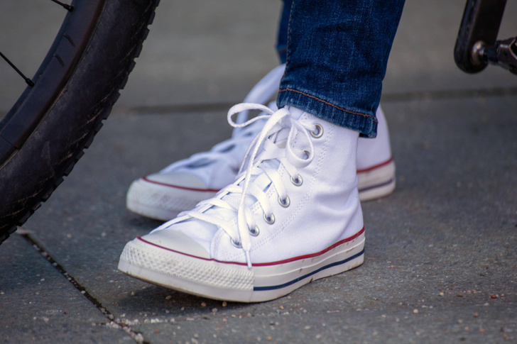 Поставить на ноги: как кроссовки стали культовой обувью
