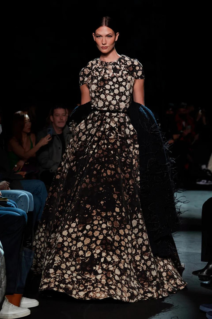 Самая трогательная коллекция в истории моды: платья Brandon Maxwell с цветами, которые нарисовал дедушка дизайнера