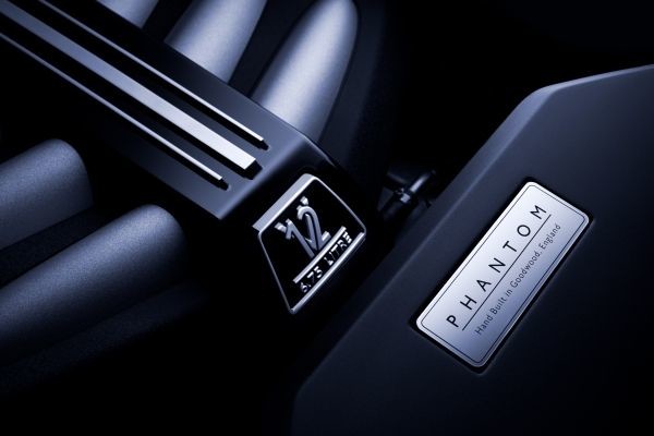 Rolls-Royce Phantom VIII: представлен самый роскошный автомобиль от начала времен