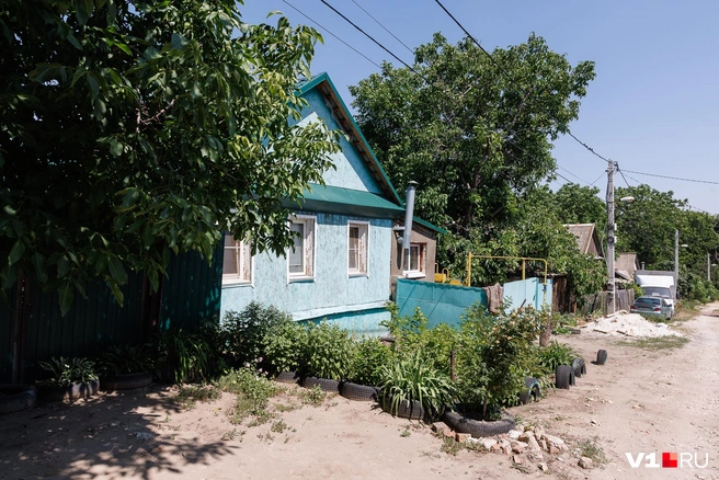 Беззаботное детство, домик у бабушки в деревне, парное молоко с краюхой домашнего хлеба… Почувствовали эти ароматы? | Источник: Алексей Волхонский / V1.RU