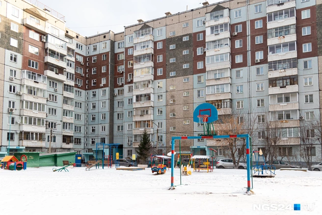 Двор, в котором рос Дмитриенко  | Источник: Мария Ленц / NGS24.RU 