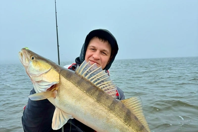 Волгоградский рыбак выловил огромного судака