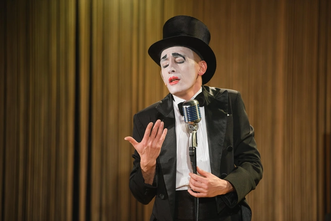 Альберт Макаров в образе Александра Вертинского | Источник: Никита Чунтомов