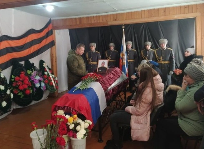В Красноярском крае похоронили выпускника Рязанского училища ВДВ, которого Путин награждал орденом Мужества | ya62.ru