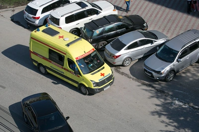 Пятилетняя девочка выпала с четвёртого этажа в Бердске, но выжила