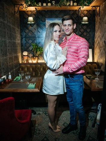 Муж всегда поддерживает Анастасию | Источник: Анастасия Гекова / Vk.com