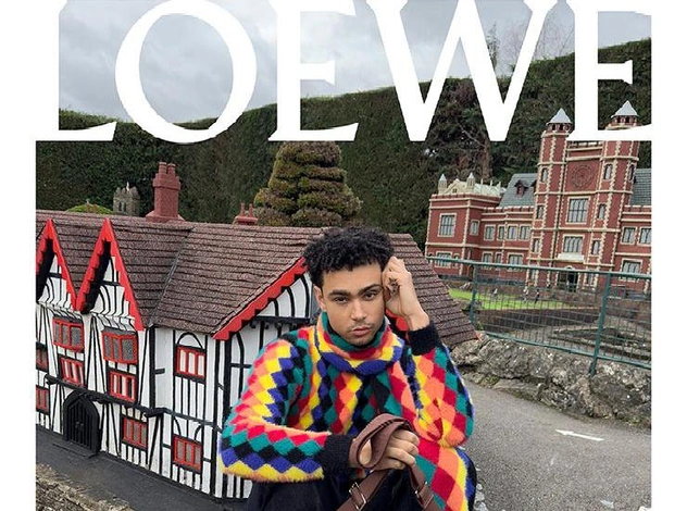 Большие звезды в маленьком мире: какой получилась новая кампания Loewe Pre-Fall 2024?