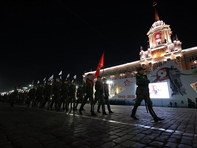 Тренировка продолжалась до 4 утра, центр города оставался перекрытым | Источник: Владислав Лоншаков / E1.RU