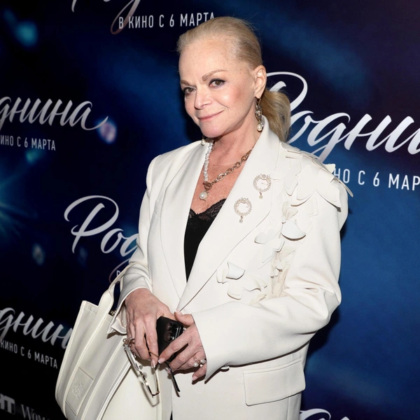 Лариса Долина