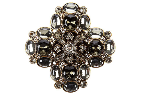 Брошь, Oscar de la Renta | Источник: Архивы пресс-служб