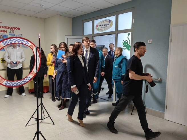 Во встрече приняли участие высокопоставленные чиновники, журналисты и представители сферы образования. | Источник: Юлия Мальцева / 72.RU