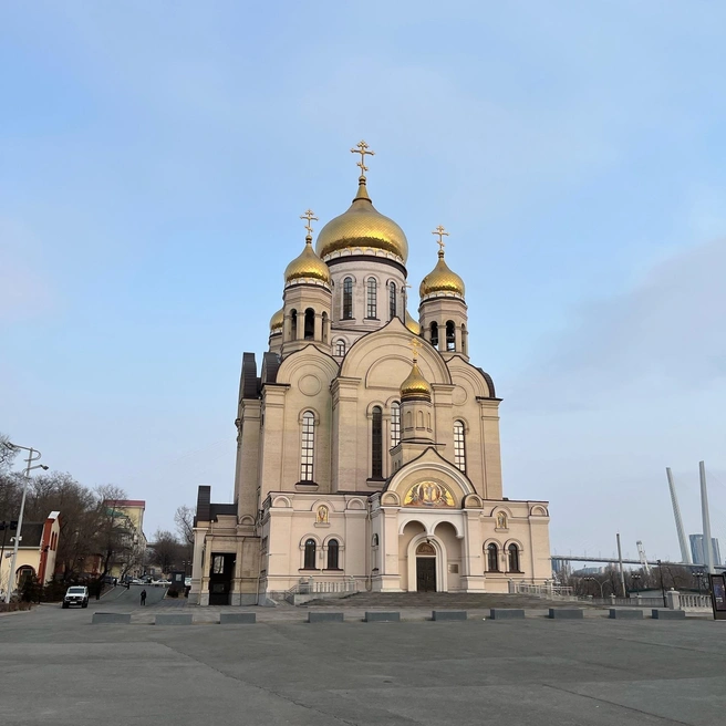 На той же центральной площади нашлось место и для огромного храма | Источник: Анастасия Микула