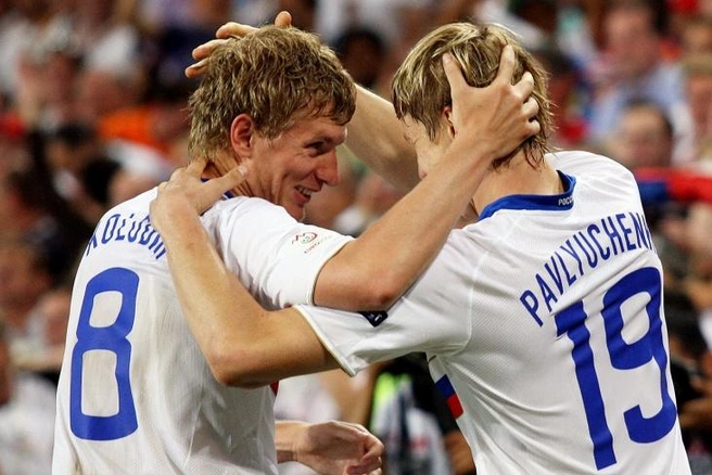 Денис Колодин (слева) в составе сборной на Евро — 2008 | Источник: championat.com